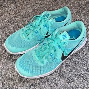 Women’s Size 8 Nike Flex Running Shoe